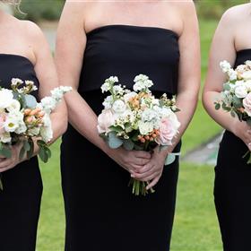 fwthumbWedding party bouquets.jpg